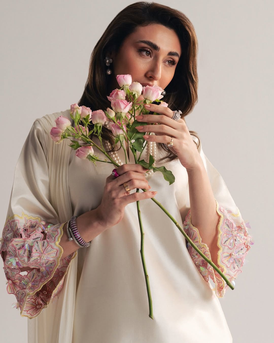 embroidered kurti set
