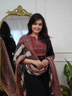 Close-up of Kalamkari print neckline kurta design